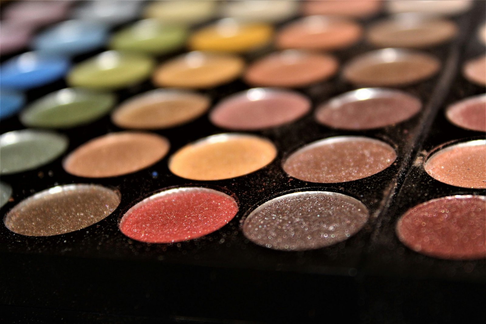 Ultimate Guide to Makeup for Different Eye Colors